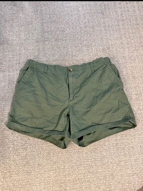 Old Navy shorts in olive XL